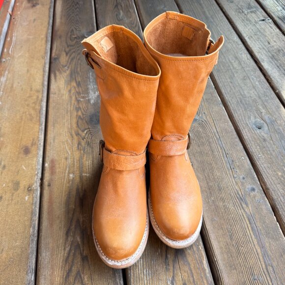 Frye Veronica Short Slouchy Boot in Distressed Camel Leather - Women's 8.5B - Picture 10 of 14